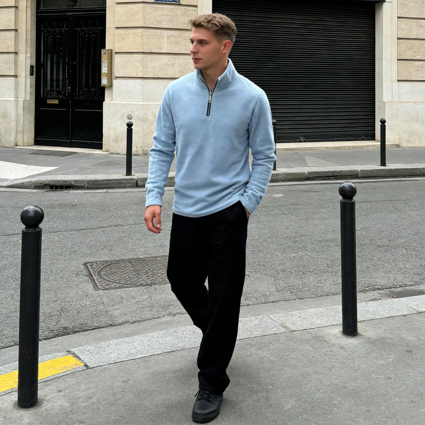 Pull Azur Montreux